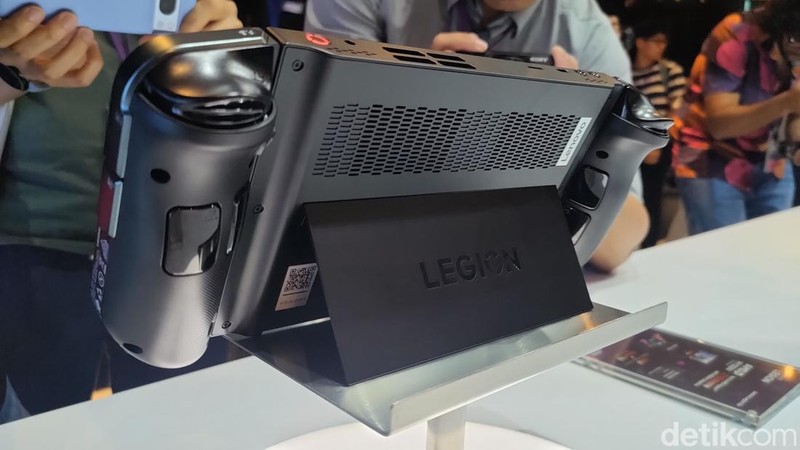 Lenovo mengumumkan tiga perangkat gaming terbarunya, yakni Legion 9i, Legion Go, dan Legion Glasses. Berikut penampakannya yang begitu menggoda.