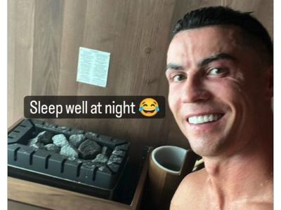 Meme Ronaldo Tidur Nyenyak Usai MU Dibantai Copenhagen