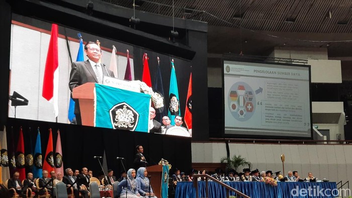 Menko Polhukam Mahfud Md di acara wisuda Universitas Pancasila di JCC Senayan, Jakarta (Annisa Aulia/detikcom)