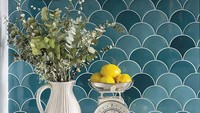 Keramik pola sisik ikan seperti ini memang berbeda dari biasanya. Motif ini memberikan nuansa alam di dapur. Foto: Pinterest