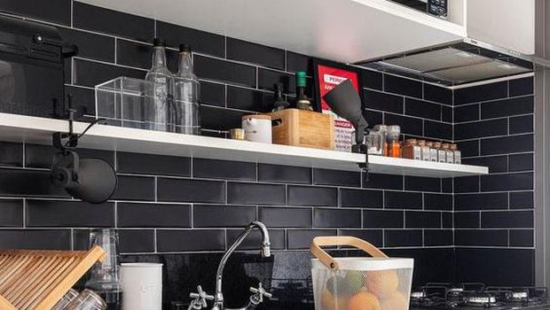 Motif Keramik Dapur Motif Bata Hitam.