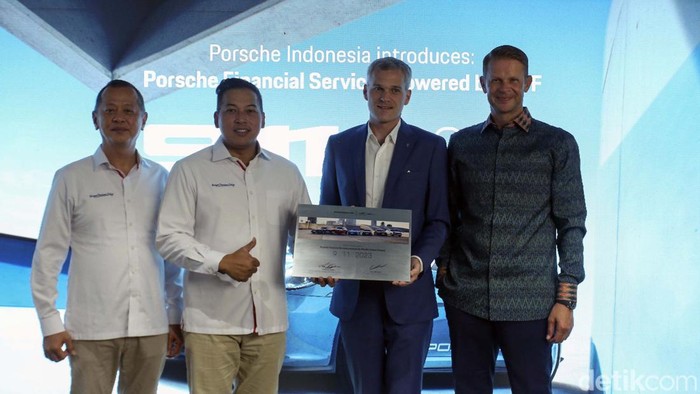 MUF-Porsche Indonesia Hadirkan Porsche Financial Services Mandiri Utama Finance (MUF) menjalin kerja sama dengan Porsche Indonesia. Mereka meluncurkan Porsche Financial Services.