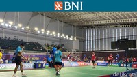 Muhammad Surya Muchlis/Revandra Ario Mozan, yang bermain untuk ABC (Anugerah Badminton Club)-Pro berhadapan dengan Dapa Lesmana/Karsten Spencer Darma (PB Djarum) di GOR UNJ, Kamis (9/11). Foto: Mercy Raya/detikcom