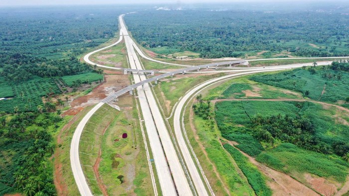Mulusnya Tol Tebing Tinggi-Indrapura dan Indrapura-Lima Puluh yang Besok Dibuka Gratis PT Hutama Karya (Persero) akan mengoperasikan Jalan Tol Tebing Tinggi-Indrapura dan Indrapura-Lima Puluh mulai 10 November 2023 pukul 10.00 WIB. Pada tahap awal operasional keduanya masih belum dikenakan tarif alias gratis sampai pemberitahuan lebih lanjut.