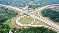 PT Hutama Karya (Persero) akan mengoperasikan Jalan Tol Tebing Tinggi-Indrapura dan Indrapura-Lima Puluh mulai 10 November 2023 pukul 10.00 WIB.  