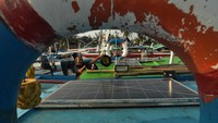 Nelayan dengan kapal berukuran 6 gross ton (GT) sampai 20 GT di wilayah tersebut mulai bermigrasi dari penggunaan aki ke pembangkit listrik tenaga surya (PLTS).  