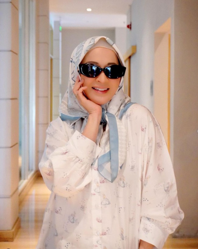 Mantan istri Pasha Ungu itu juga mengaku awalnya tak mau menerima talak tersebut karena tak memiliki alasan yang jelas. Namun setelah dirinya mendapat bukti-bukti kuat dugaan perselingkuhan suami, Okie pun kini siap untuk mengajukan gugatan cerai. Foto: Instagram/@okieagustina_