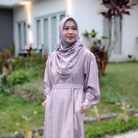 Ketika dihubungi awak media Okie juga membeberkan bahwa bukti perselingkuhan suami itu didapatnya dari netizen melalui DM. Banyak yang ngadu dia sering jalan, dia sering ini, sering itu, bahkan ada yang komen di Lambe kalau nggak salah deh, ada netizen yang lihat di salah satu hotel, tuturnya. Foto: Instagram/@okieagustina_