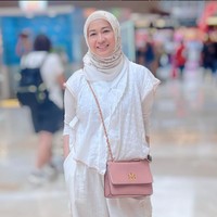 Setelah membina rumah tangga selama lebih dari 11 tahun akhirnya rumah tangga pasutri yang memiliki perbedaan usia 7 tahun itu kini terancam bubar.  Foto: Instagram/@okieagustina_