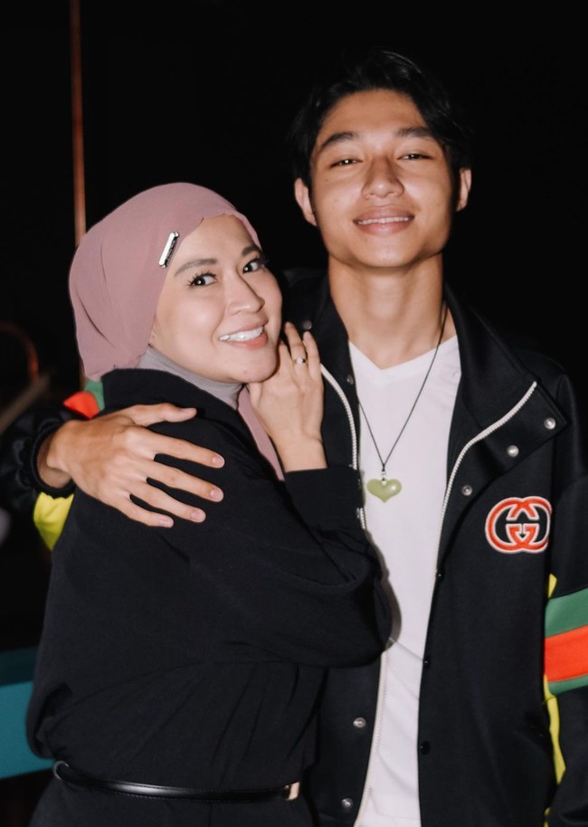 Di akun Instagram Okie belakangan foto dan video yang memperlihatkan kebersamaan dengan suaminya sudah amat jarang terlihat. Okie jadi lebih mengunggah foto-foto anaknya. Foto: Instagram/@okieagustina_