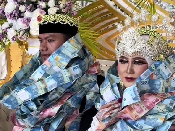 Pengantin Madura dapat Saweran Diluar Nalar