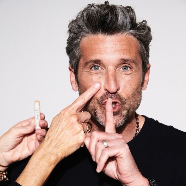 “Saya senang ini terjadi sekarang dalam hidup saya. Senang rasanya mendapat pengakuan ini, dan tentu saja ego saya sedikit naik, namun penobatan ini memberi saya landasan untuk menggunakannya untuk sesuatu yang positif,” tutur Patrick, seperti dikutip dari People. Foto: Instagram/@people @patrickdempsey