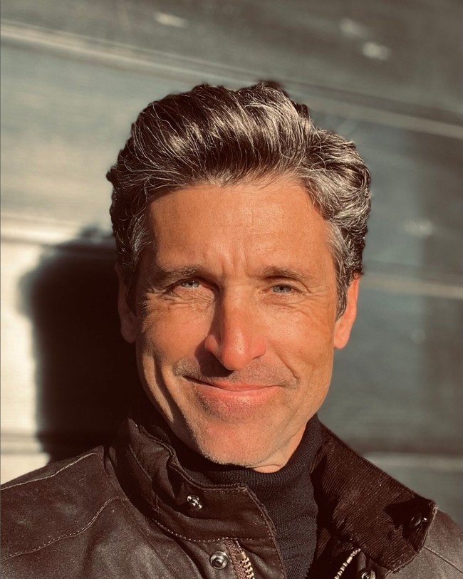 Namun dia mengaku senang. Ayah dua anak ini mengatakan predikat yang disematkan padanya sedikit meninggikan egonya. Foto: Instagram/@people @patrickdempsey