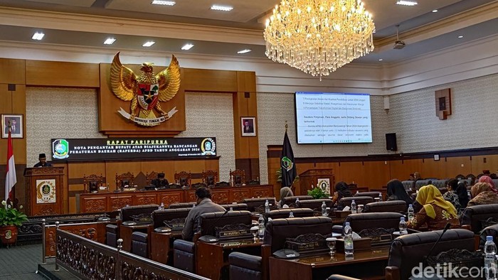 Pemkab Banyuwangi bacakan Nota Keuangan untuk RAPBD 2024 dalam rapat paripurna di gedung DPRD