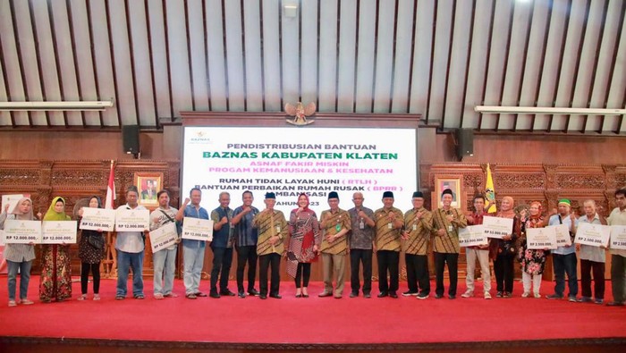 Pemkab Klaten Bagi Bantuan