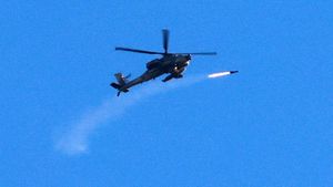 Penampakan Helikopter Apache Israel Bombardir Gaza