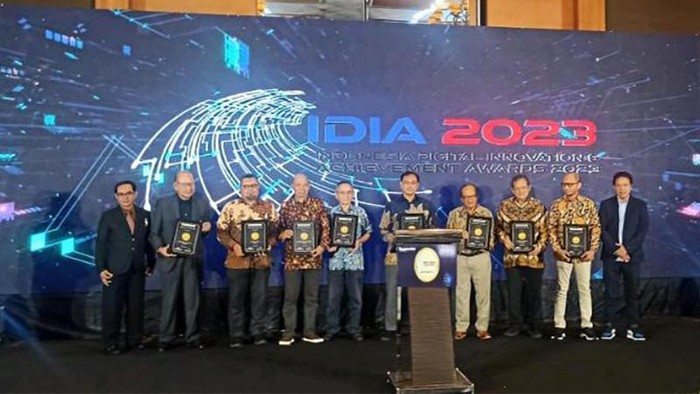 Penyerahan Penghargaan IDIA Awards 2023 Sebanyak 35 perusahaan dan organisasi publik menerima Indonesia Digital Innovation & Achievement (IDIA) Awards 2023. Penghargaan diserahkan pada malam puncak The 3rd IDIA Awards di Jakarta, Rabu (8/11/2023).