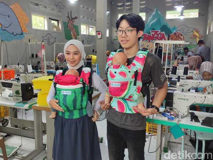 perajin gendongan bayi motif semangka di kota malang