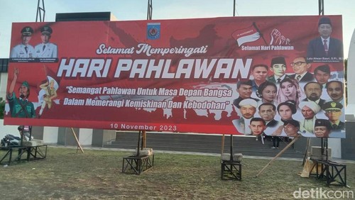 Baliho ucapan Hari Pahlawan Nasional milik Pemkot Mataram di Lapangan Sangkareang Kota Mataram pada Kamis (9/11/2023).