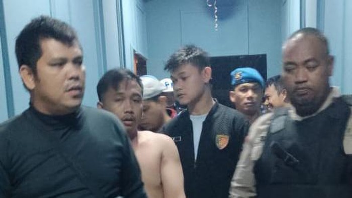 Polisi mengamankan 2 pegawai Diskotek One King Golden yang positif narkoba