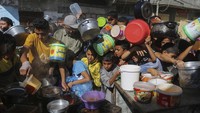 Sejak dimulainya perang Israel-Hamas pada 7 Oktober lalu, Israel membatasi jumlah makanan dan air yang diperbolehkan masuk ke wilayah Jalur Gaza.