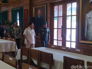 Prabowo Kunjungi Akmil Magelang, Ada Apa?