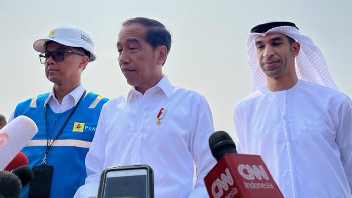 Presiden Joko Widodo (Jokowi) usai meresmikan PLTS Terapung Cirata, Purwakarta, Jawa Barat.