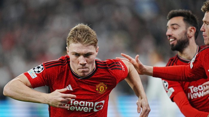 Manchester Uniteds Danish striker Rasmus Hojlund celebrates after scoring the opening goal during the Champions League Group A soccer match between FC Copenhagen and Manchester United in Copenhagen, Denmark, Wednesday, Nov. 8, 2023. (Liselotte Sabroe/Ritzau Scanpix via AP)