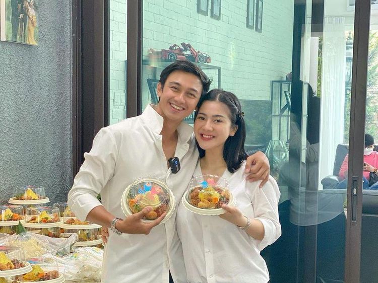 Romantisnya Felicya Angelista dan Caesar Hito Saat Makan Berdua