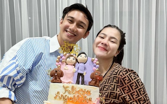 Romantisnya Felicya Angelista dan Caesar Hito Saat Makan Berdua Romantisnya Felicya Angelista dan Caesar Hito Saat Makan Berdua