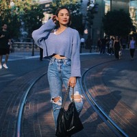 Melalui akun Instagram pribadinya Sara Wijayanto membagikan foto-foto dirinya selama berada di Amerika. Penampilannya yang masih bak ABG pun berhasil curi atensi. Foto: Instagram/@sarawijayanto