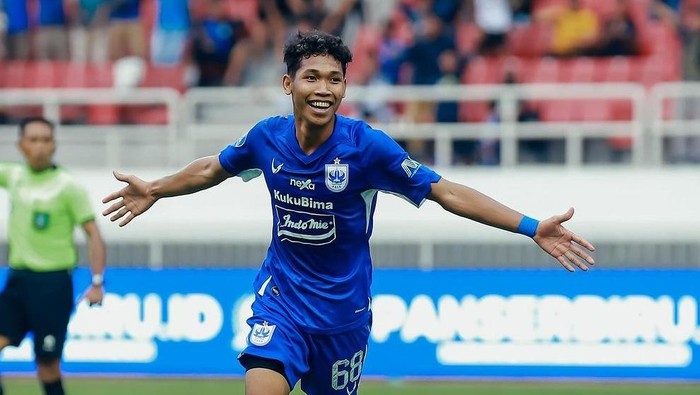 Selebrasi Tri Setiawan usai mencetak gol perdana bersama PSIS Semarang saat melawan Persita Tangerang, Kamis (9/11/2023).