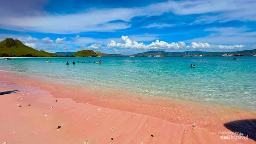 Pasir Pink yang sangat indah di Pink Beach Labuan Bajo.