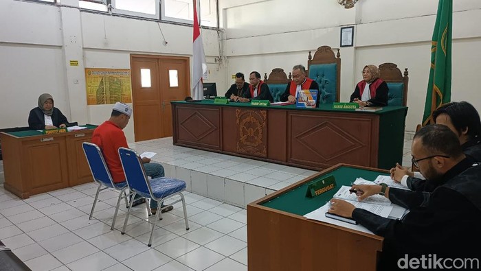 Sidang terdakwa kebakaran penampungan BBM ilegal di Palembang.