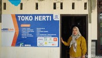 detikcom bersama BRI mengadakan program Jelajah Desa BRILiaN yang mengulas potensi dan inovasi desa di Indonesia baik dari segi perkembangan ekonomi, infrastruktur, hingga wisata serta dampaknya terhadap masyarakat lokal maupun nasional. Untuk mengetahui informasi program Desa BRILiaN lebih lanjut, ikuti terus informasinya hanya di jelajahdesabrilian.detik.com!  