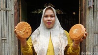Menjadi Mitra UMi dikatakan Herti juga membawa dampak bagi perekonomiannya. Ia mengaku mendapat penghasilan tambahan untuk mengembangkan usaha gula kelapa dan warung sembako miliknya.  