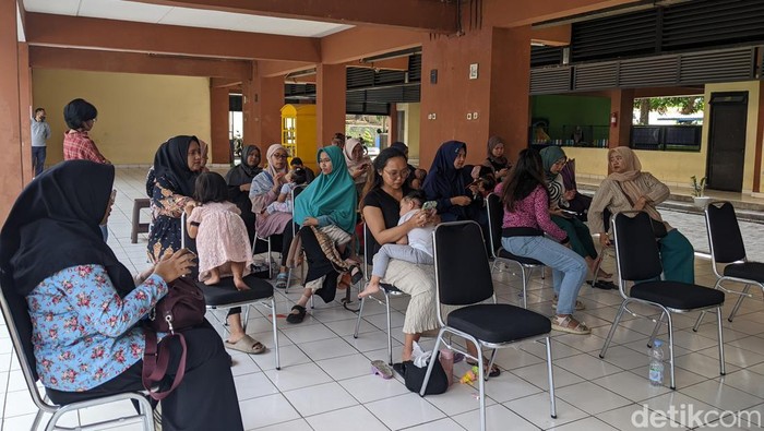 Sosialisasi strategi pemasaran produk UMKM apartemen transit Ujungberung