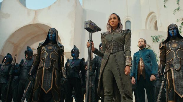 (Center, L-R): Zawe Ashton as Dar-Benn and Daniel Ings as Ty-Rone in Marvel Studios' THE MARVELS. Photo courtesy of Marvel Studios. © 2023 MARVEL.