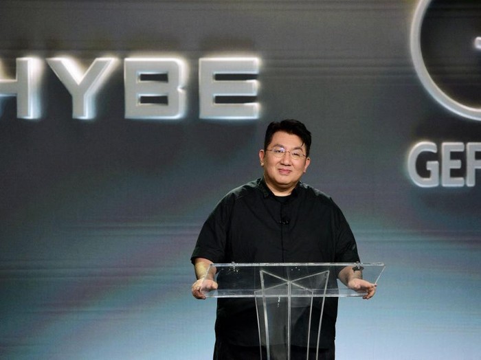 US-HYBE-X-GEFFEN-RECORDS-ANNOUNCE-CONTESTANTS-FOR-FORTHCOMING-GL SANTA MONICA, CALIFORNIA - AUGUST 28: Bang Si-Hyuk, Chairman of HYBE speak onstage as HYBE x Geffen Records Announce Contestants for Forthcoming Global Girl Group on August 28, 2023 in Santa Monica, California. Vivien Killilea/Getty Images for HYBE x Geffen Records/AFP (Photo by Vivien Killilea / GETTY IMAGES NORTH AMERICA / Getty Images via AFP)