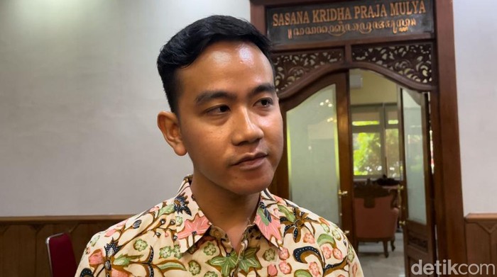 Wali Kota Solo Gibran Rakabuming Raka ditemui di Balai Kota Solo, Kamis (9/11/2023).