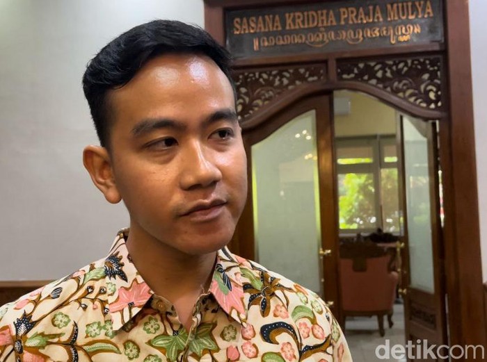 Wali Kota Solo Gibran Rakabuming Raka ditemui di Balai Kota Solo, Kamis (9/11/2023).