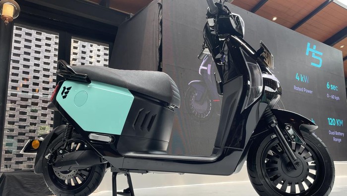 Wujud Motor Listrik Electrum H5 Karya Desainer Lokal Merek motor listrik lokal Electrum, resmi meluncurkan model terbarunya Electrum H5. Keseluruhan ekosistem motor listrik diklaim karya desainer lokal.