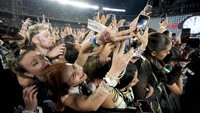 Konser ini dihadiri ribuan Swifties, atau sebutan untuk para fans Taylor Swift.  