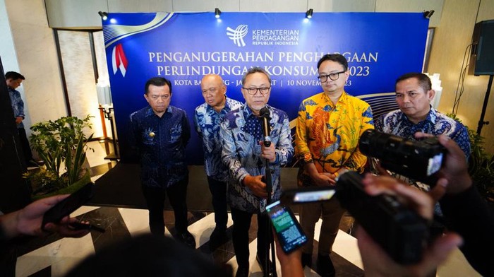 Anugerah Penghargaan untuk 610 Pasar Tertib Ukur & Ber-SNI Anugerah Penghargaan untuk 610 Pasar Tertib Ukur & Ber-SNI