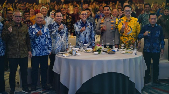 Anugerah Penghargaan untuk 610 Pasar Tertib Ukur & Ber-SNI Anugerah Penghargaan untuk 610 Pasar Tertib Ukur & Ber-SNI