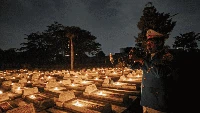 Jumat, 10 November 2023, Presiden Jokowi memimpin upacara Hari Pahlawandi TMP Kalibata. Peringatan ini pun digelar di berbagai wilayah di Indonesia. Antara Foto