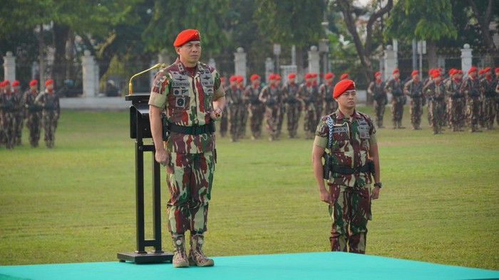 Danjen Kopassus Mayjen TNI Deddy Suryadi memimpin Upacara Hari Pahlawan ke-78 di Mako Kopassus, Cijantung Jakarta Timur (Jaktim).