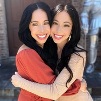 Dikatakan jika Dawn dan Cher sering dikira kakak-adik bahkan saudara kembar. Orang-orang juga kerap terkejut ketika mengetahui usia Dawn yang sebenarnya. Foto: Instagram Dawn Hubsher