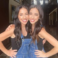 Dawn Hubsher punya anak perempuan yang sangat mirip dengannya bernama Cher. Meski terpaut 30 tahun, orang-orang bahkan suami Cher sendiri bahkan pernah mengira bahwa Dawn adalah Cher. Foto: Instagram Dawn Hubsher