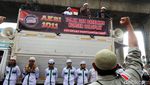 Geranati LGBT Demo Tolak Coldplay di Mabes Polri
